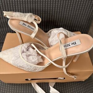 POINTED TOE HEELED PUMPS IN WHITE LACE -NWT